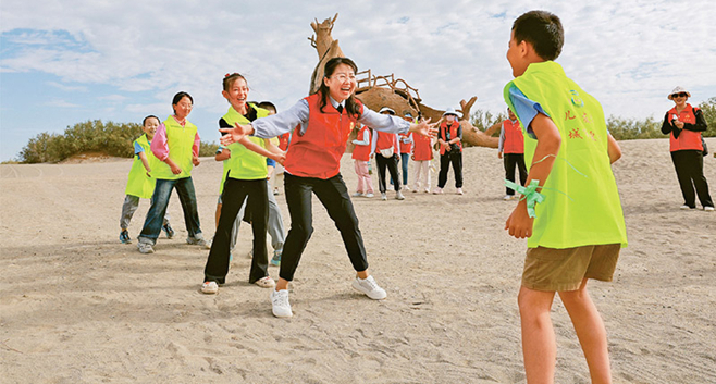 推动思想政治工作做在日常落到基层